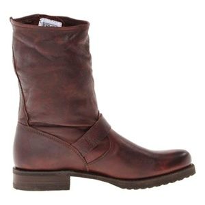 Frye Veronica Short distressed Brown size 6.5